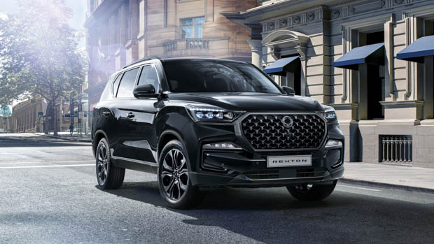 2022 Ssangyong Rexton Black edition front 3/4