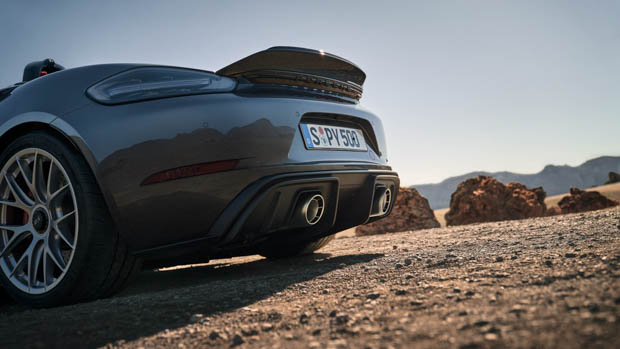 2023 Porsche 718 Spyder RS rear dual exhaust pipes