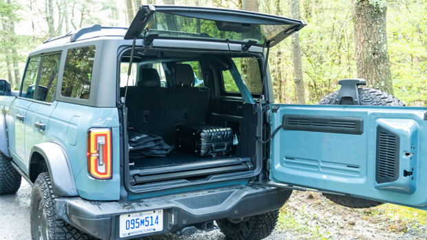 Ford Bronco Everglades 2023 back door