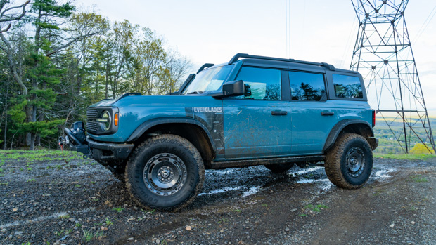 Ford Bronco Everglades 2023 front 3/4 2