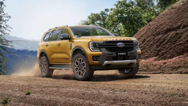 Ford Everest Wildtrak V6 2023 front 3/4 driving