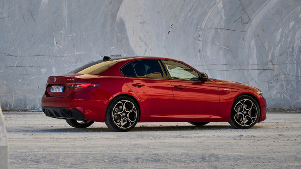 2023 Alfa Romeo Giulia Veloce side