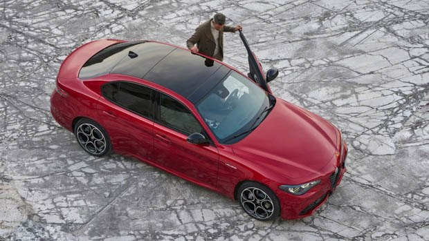 2023 Alfa Romeo Giulia Veloce top down