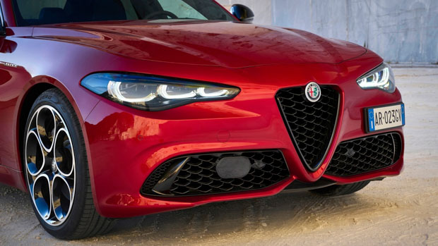 2023 Alfa Romeo Giulia Veloce front fascia