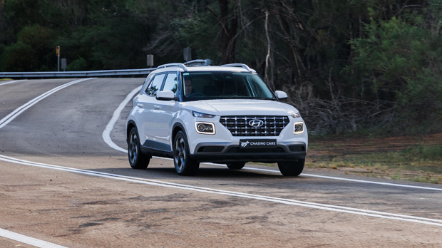 Hyundai Venue Elite 2023 driving front 3/4 4