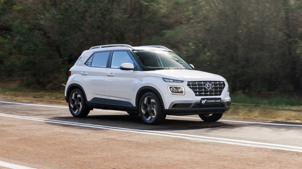 Hyundai Venue Elite 2023 driving front 3/4 5