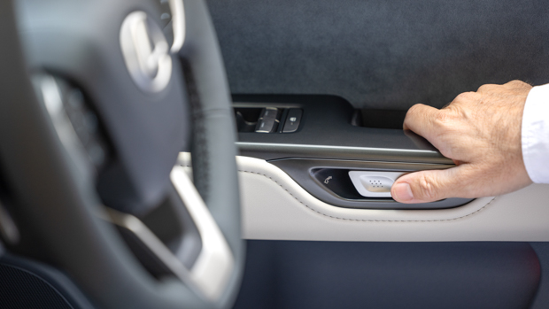 Lexus RZ 450e Sports Luxury 2023 door handle