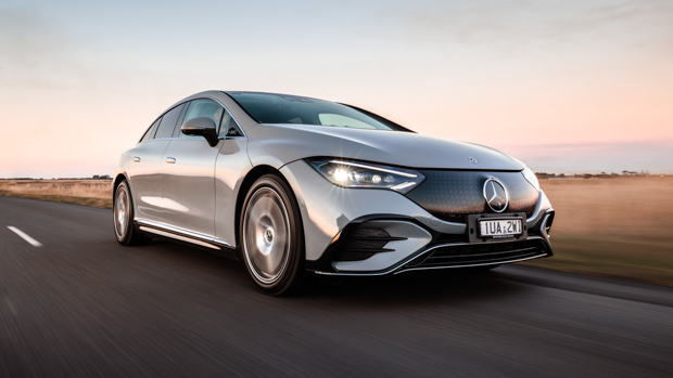 Mercedes-Benz EQE 350 Aus 2023 front 3/4 driving