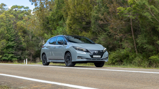 Nissan Leaf E+ 2023 driving front 3/4