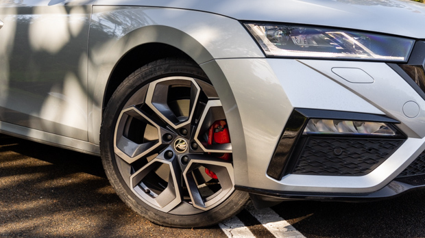 Skoda Octavia RS 2023 wheel