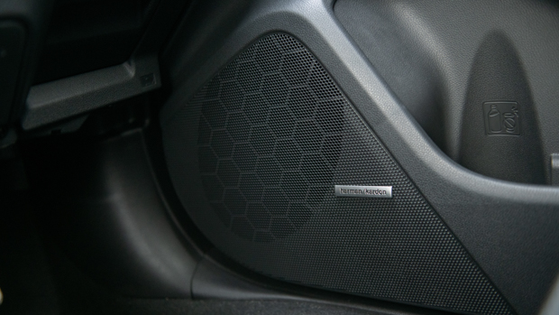 Subaru Crosstrek 2.0S 2023 interior stereo