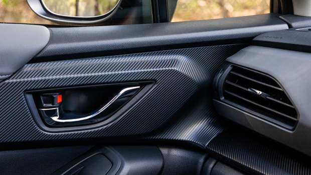 Subaru Crosstrek 2.0S 2023 fake carbon