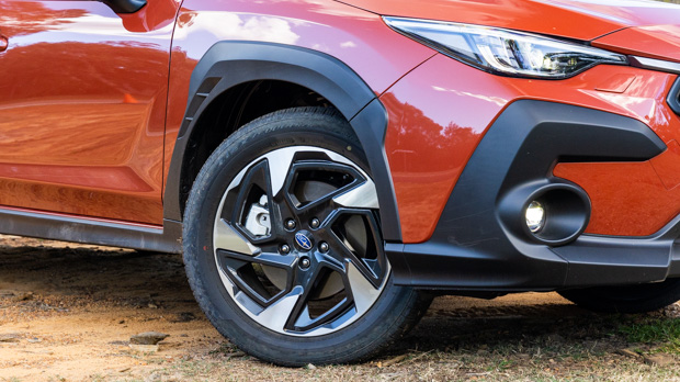 Subaru Crosstrek 2.0S 2023 front 3/4 close