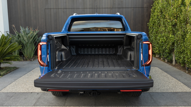 Volkswagen Amarok Aventura 2023 tray