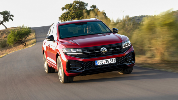 Volkswagen Touareg R-Line 2024 front riding