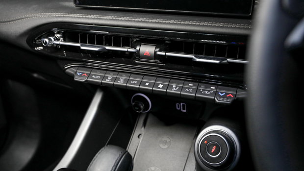 Alfa Romeo Tonale Veloce 2023 buttons