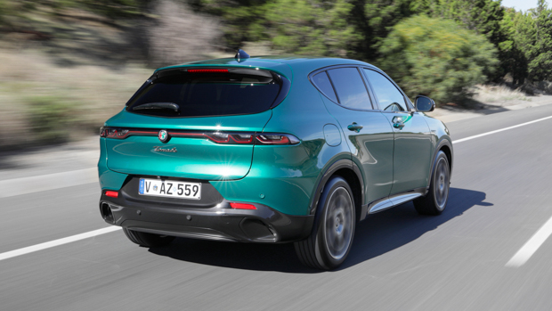 Alfa Romeo Tonale Veloce 2023 rear driving