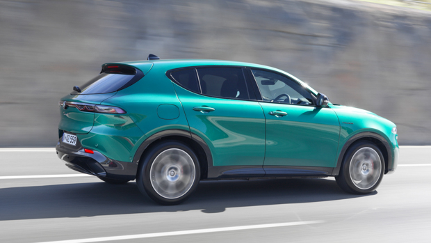 Alfa Romeo Tonale Veloce 2023 rear driving 3/4