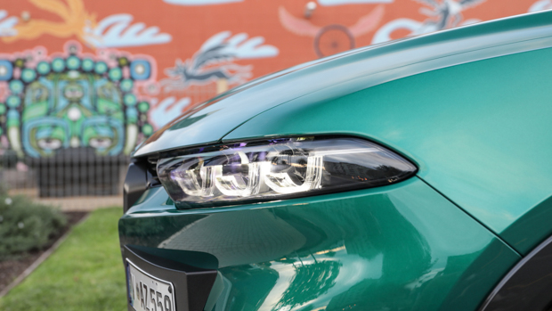 Alfa Romeo Tonale Veloce 2023 headlight