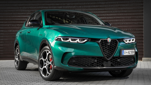 Alfa Romeo Tonale Veloce 2023 front 3/4