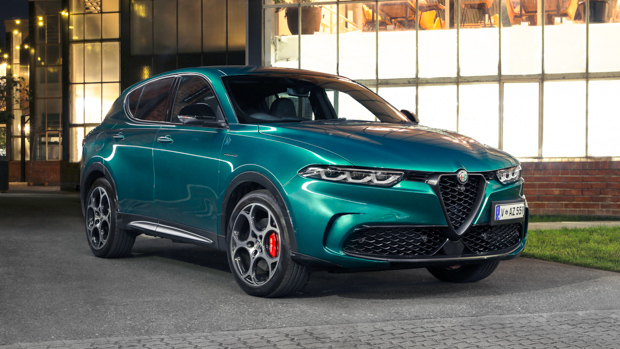 Alfa Romeo Tonale Veloce 2023 front 3/4