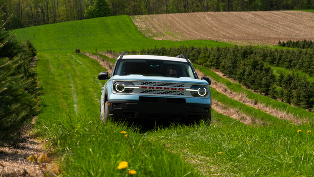 Ford Bronco Sport Heritage Edition 2023 driving front close