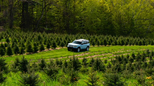 Ford Bronco Sport Heritage Edition 2023 driving front far