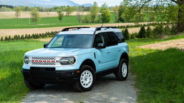 Ford Bronco Sport Heritage Edition 2023 front 3/4 3