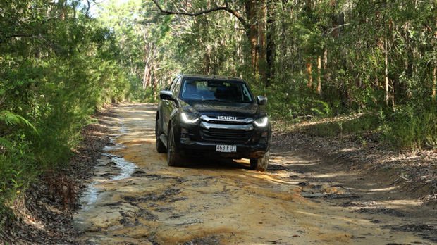 Isuzu D-Max LS-U+ 2023 driving front 2