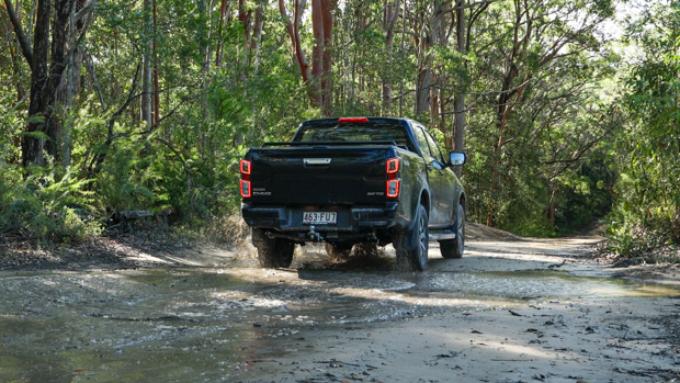 Isuzu D-Max LS-U+ 2023 driving rear 2