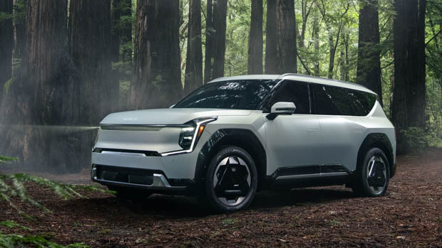 2024 Kia EV9 front 3/4 forest shot