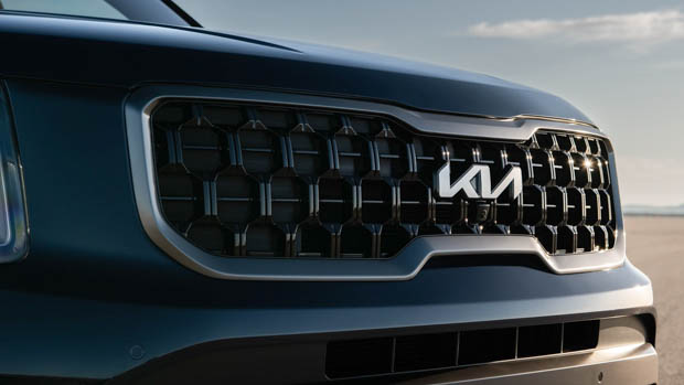 2023 Kia Telluride front grille and Kia badging