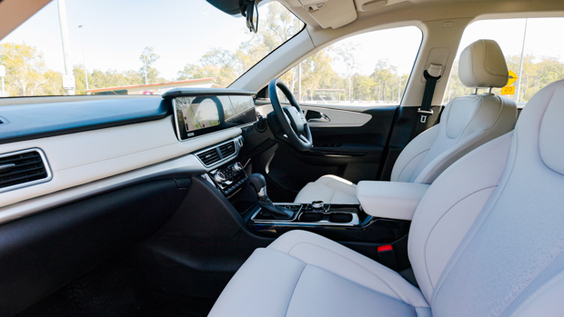 Mahindra XUV7OO 2023 interior side