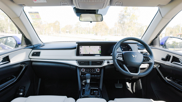 Mahindra XUV7OO 2023 interior