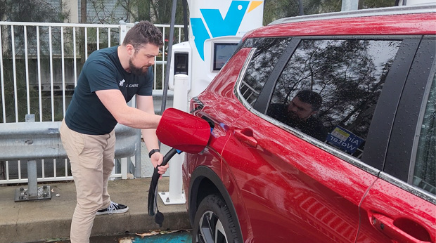 Mitsubishi Outlander PHEV LT 2022 comparison plug in