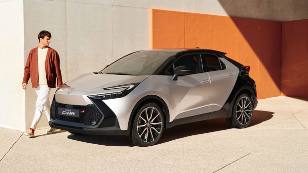 Toyota CHR 2024 silver front end