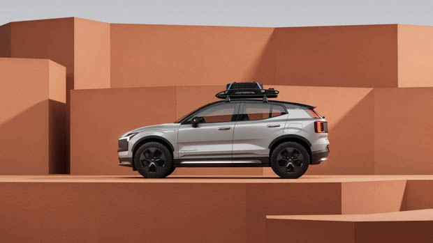 2023 Volvo EX30 Cross country edition side angle