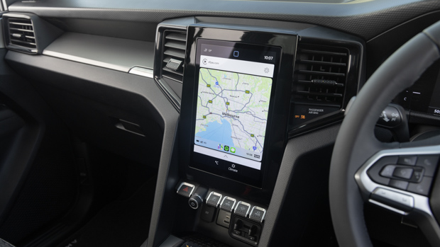 Volkswagen Amarok 2023 Life front screen