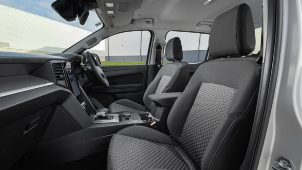 Volkswagen Amarok 2023 Life front seat