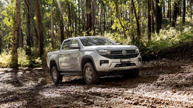 Volkswagen Amarok 2023 Life driving front off road