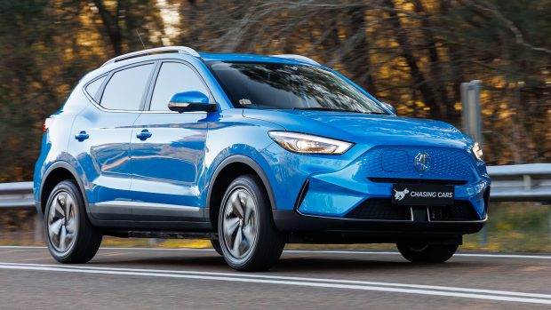 MG ZS EV long vary 2023 driving