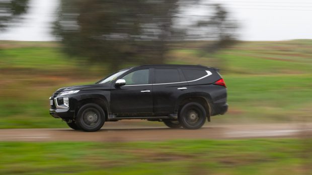 4WD Megatest Mitsubishi Pajero Sport GSR 2023 driving