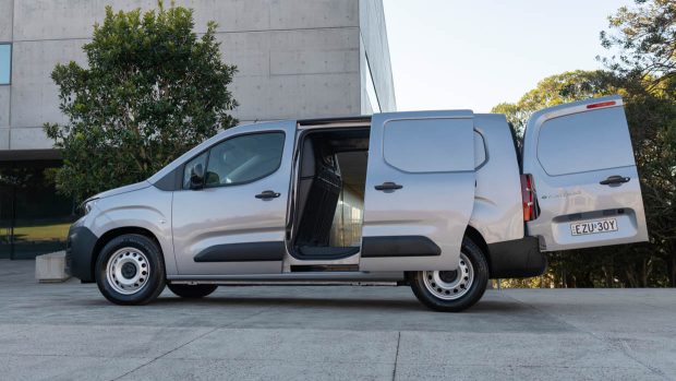 2023 Peugeot E-Partner side angle doors open