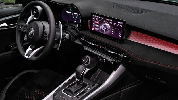 2023 Alfa Romeo Tonale PHEV Q4 interior wide