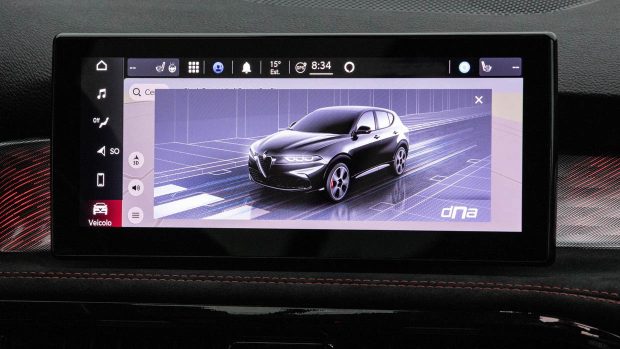 2023 Alfa Romeo Tonale PHEV Q4 centre touchscreen