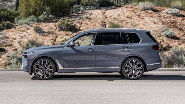BMW X7 xDrive40i 2023 side
