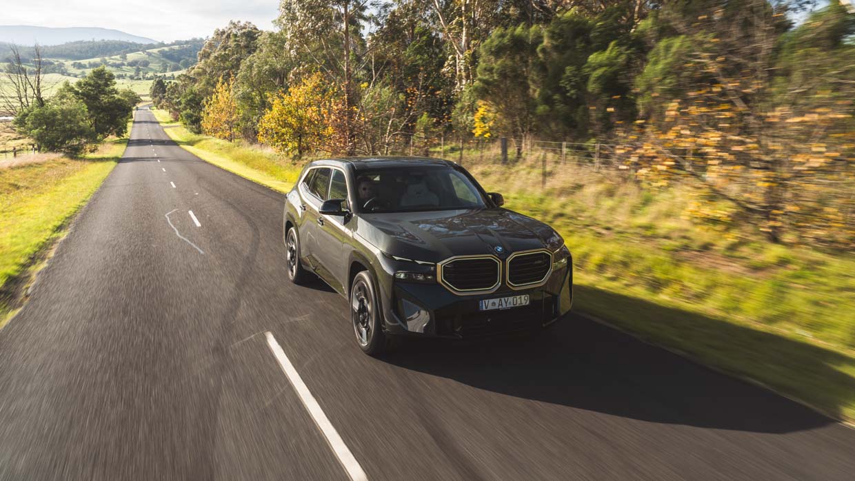 BMW XM 2023 front driving far