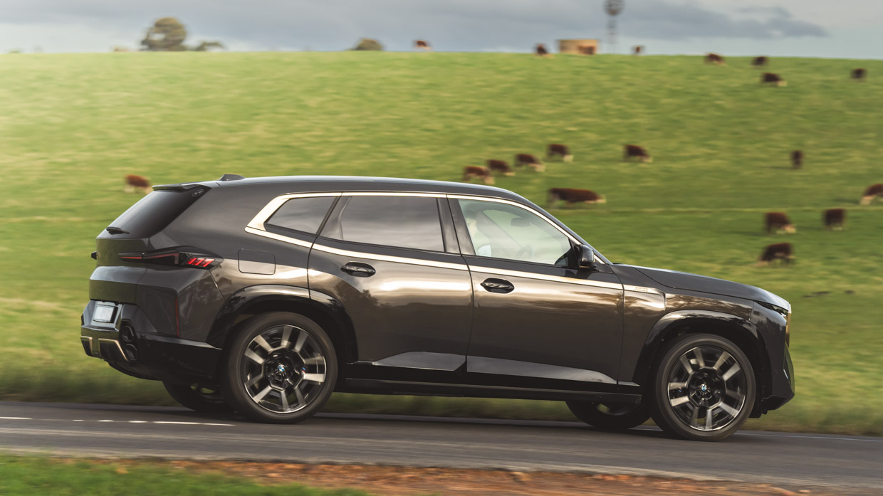 BMW XM 2023 driving side