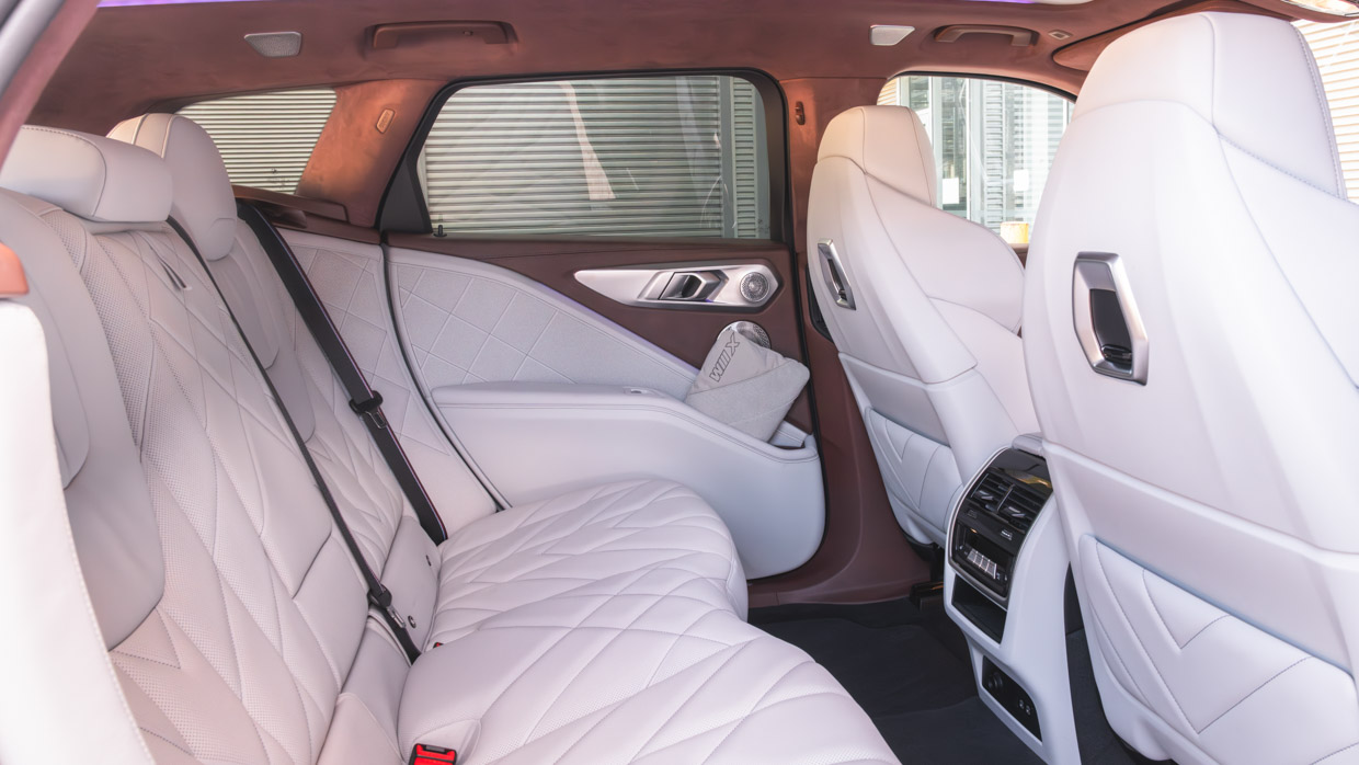 BMW XM 2023 back seat