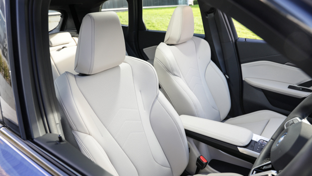 BMW iX1 xDrive30 2023 front seats